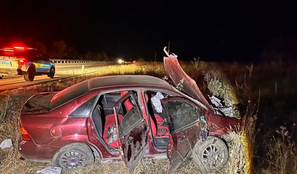 Kontrolden çıkan otomobil yol kenarına savruldu: 2'si ağır, 3 yaralı