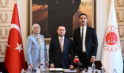 Bakan Gürlek, Muhsin Yazıcıoğlu’nun ailesiyle görüştü