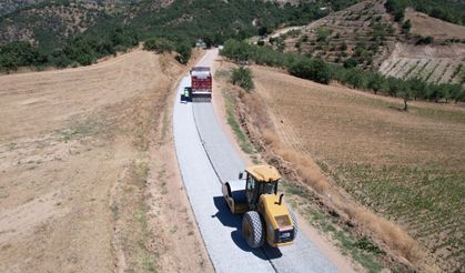 Demirci’de konforlu ulaşım için 45 kilometrelik yol yenileniyor