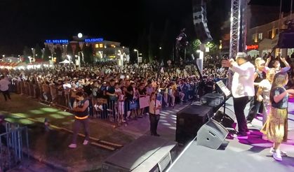Hüseyin Kağıt coşturdu, Başkan Daban sahnede oynadı