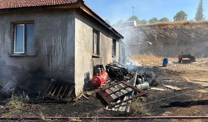 Kula’da ev yangını paniğe neden oldu
