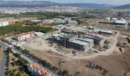 Akhisar'daki 450 yataklı hastanede inşaat çalışmaları sürüyor