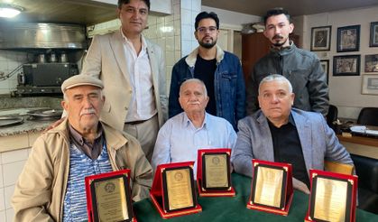 Alaşehir&amp;#039;de 55 yıllık kahveciye ahilik plaketi