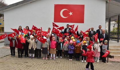 Cumhuriyet’in 103. yılına özel 103 bere çocuklara hediye edildi