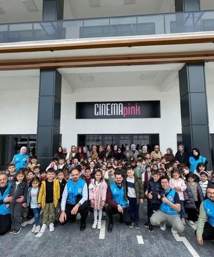 Soma'da Kur’an kursu öğrencilerine sinema etkinliği