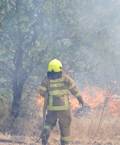 Balıkesir itfaiyesinden Manisa ve İzmir yangınlarına destek