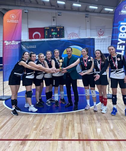 Manisa GSB Kadın Voleybol Takımı Türkiye ikincisi oldu