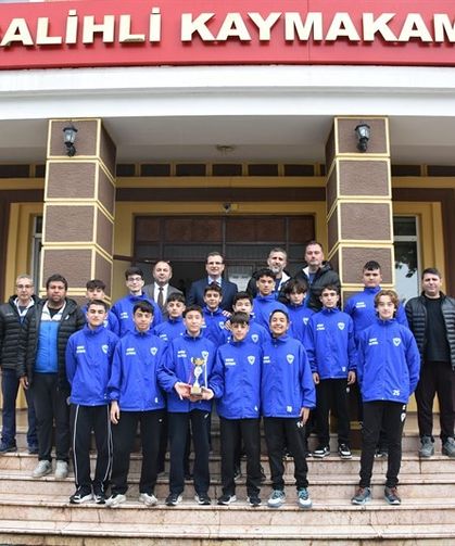 Salihli Kaymakamı Güldoğan, şampiyonları ağırladı