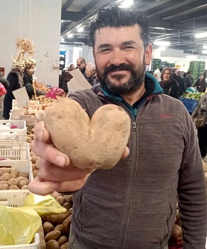 Kalp şeklindeki patates ilgi odağı oldu
