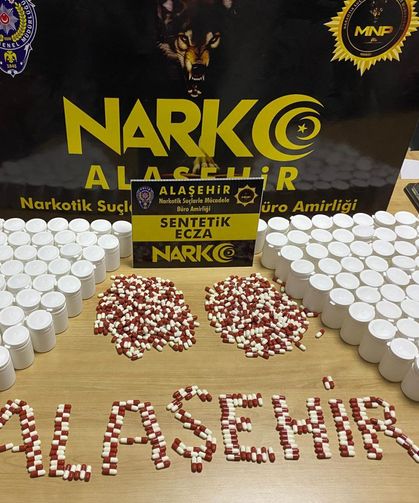 Araçta binlerce sentetik ecza ele geçti: 2 tutuklama