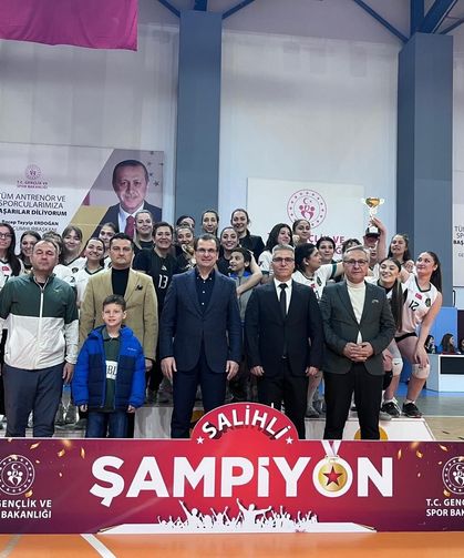 Salihli’de Kadınlar Günü’ne özel voleybol turnuvası büyük heyecana sahne oldu