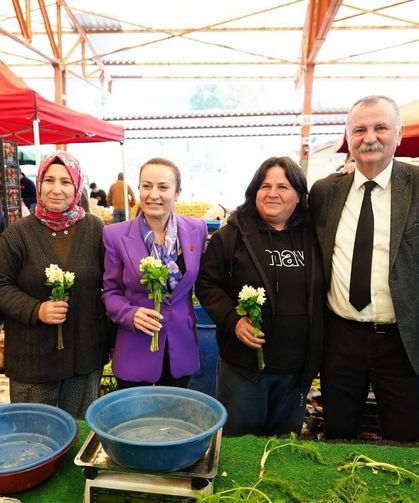 Büyükşehirden 8 Mart’a çiçekli kutlama