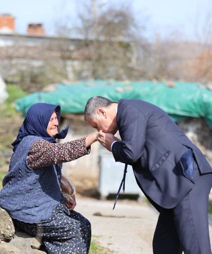 Başkan Balaban Yuntdağı'nda vatandaşlarla bayramlaştı