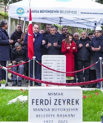 CHP Genel Başkanı Özel, memleketinde kabir ziyaretlerinde bulundu