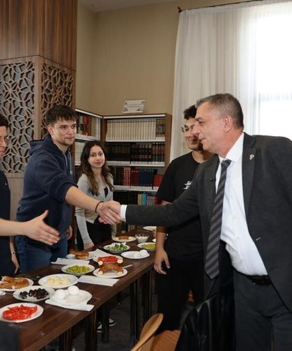 Başkan Şimşek, YKS'ye hazırlanan gençlerle kahvaltıda buluştu