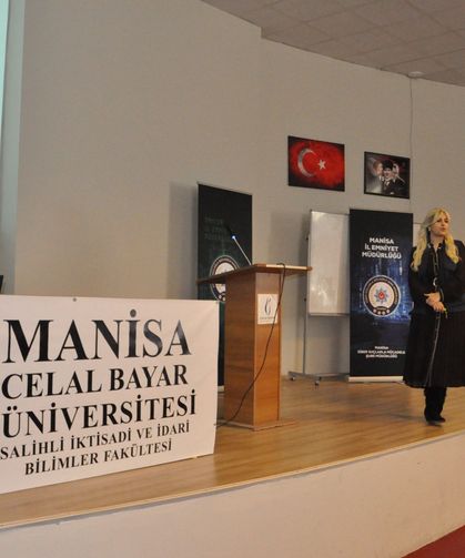 Salihli’de üniversite öğrencilerine siber suçlar ve dolandırıcılık eğitimi