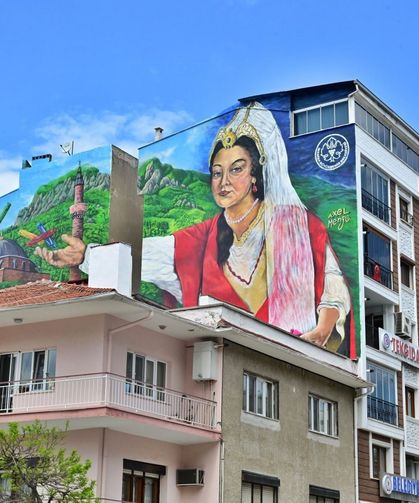 Manisa’nın sokakları sanatla renkleniyor