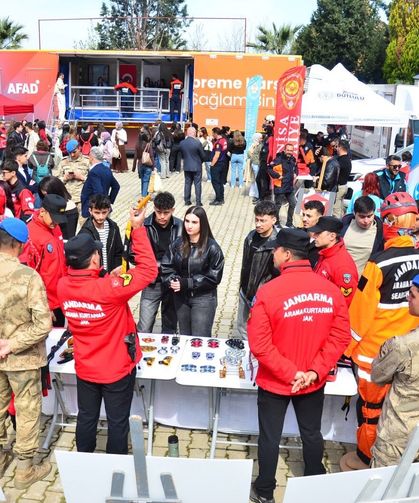 MCBÜ’de 'Afetlerde insan olmak' sempozyumu