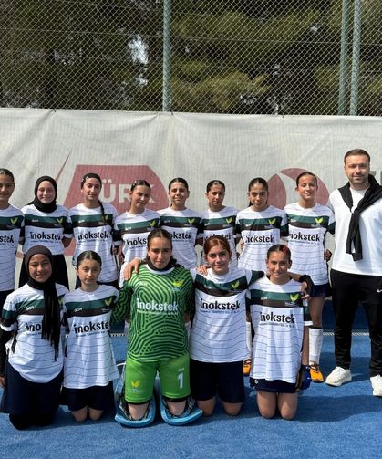 Manisa'nın kızları turnuvadan şampiyon ayrıldı