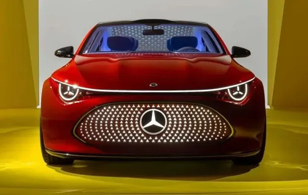 Mercedes yeni elektrikli CLA modelini tanıttı