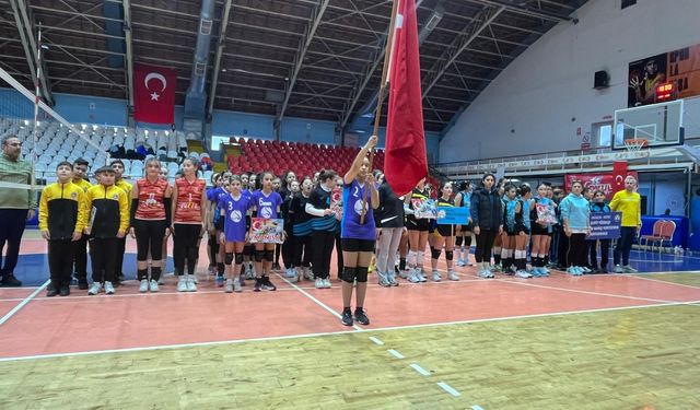 Manisa’da Okul Sporları Voleybol Grup Müsabakaları başladı