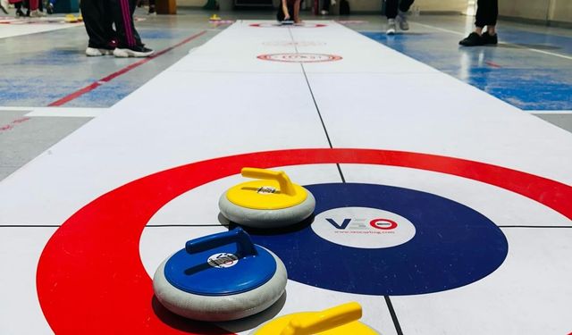 Manisa'da Okul Sporları Floor Curling İl Birinciliği Müsabakaları tamamlandı