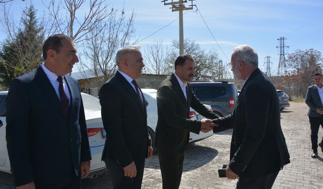 AK Parti'li Yenişehirlioğlu Demirci’de temaslarda bulundu
