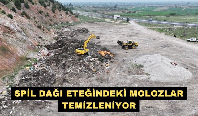 Spil Dağı eteğindeki molozlar temizleniyor
