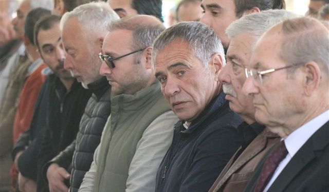 Ersun Yanal'ın annesi son yolculuğuna uğurlandı