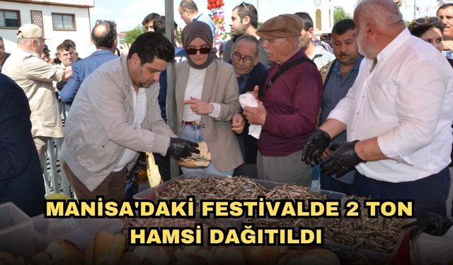 Manisa'daki festivalde 2 ton hamsi dağıtıldı