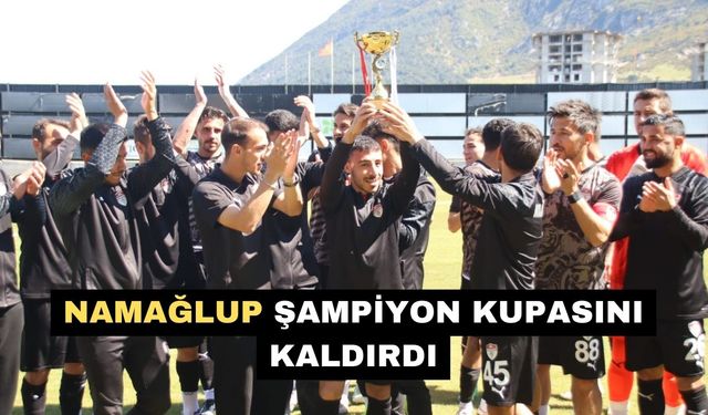 Namağlup şampiyon Kupasını kaldırdı