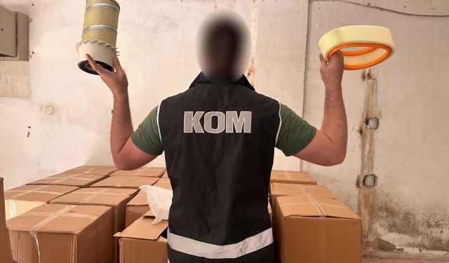 İzmir'de 42 milyon lira değerinde kaçak oto yedek parça ve akaryakıt ele geçirildi