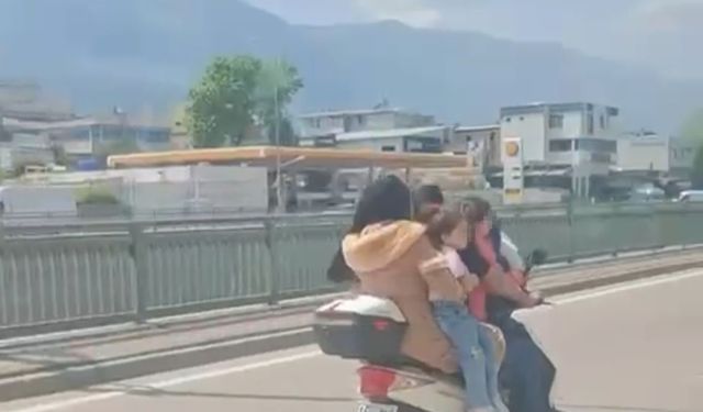 Motosiklete 5 kişi binen aile yürekleri ağza getirdi