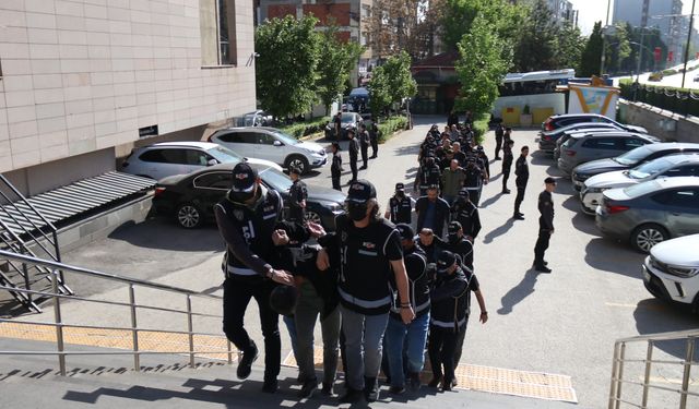 FETÖ’yü finanse eden Maydonoz Döner’e yapılan operasyonda 23 şüpheli yakalandı