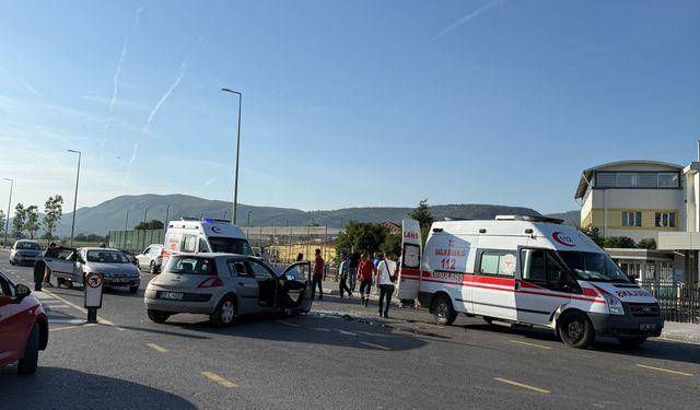 Ege'de trafik kazası: 2'si çocuk 3 kişi yaralandı