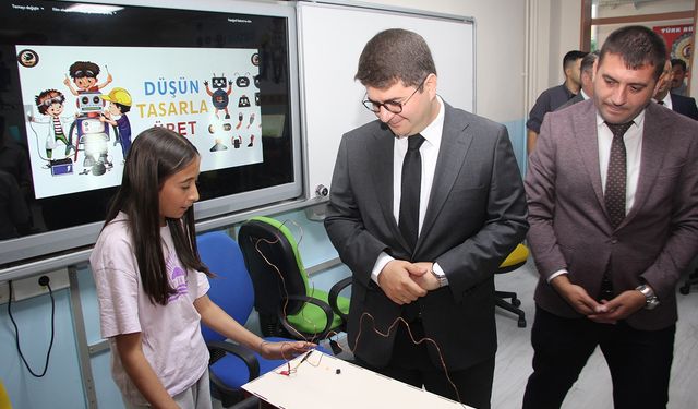 Kula’da Bilişim Sınıfı Öğrencilerle Buluştu