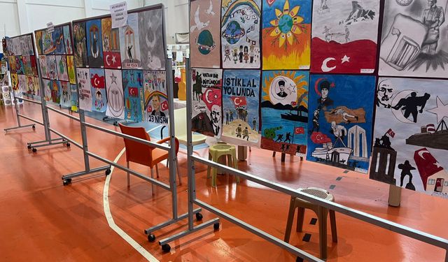 Öğrencilerin eserleri göz kamaştırdı
