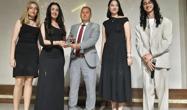 Lise öğrencileri ‘bağımlılığa’ kısa film yarışması ile dikkat çekti