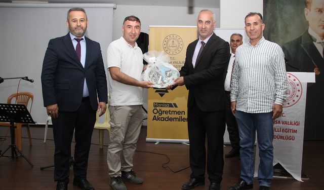 Manisa'daki Öğretmenler Türkiye Yüzyılı Maarif Modeli kapsamında Kula'da buluştu