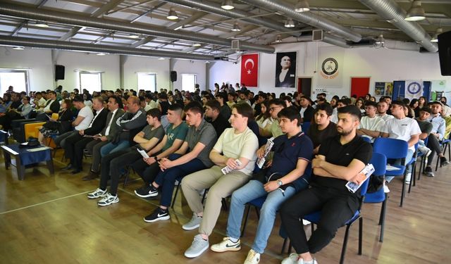 Büyükşehir’den Üniversite Tanıtım Gezisiyle öğrencilere kariyer desteği