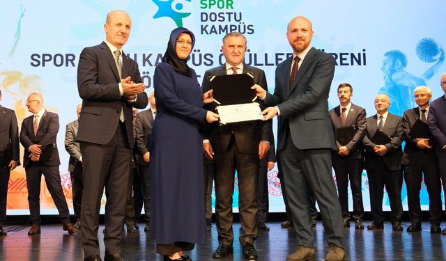 Manisa CBÜ’ye "Spor Dostu Kampüs" ödülü