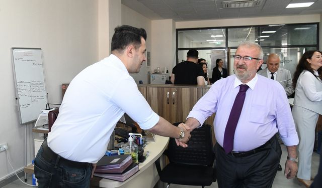 Yunusemre’de personel bayramlaştı