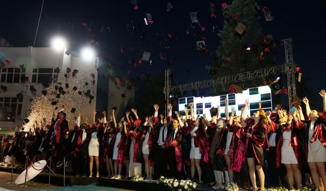MCBÜ Tıp Fakülteli genç hekimler sağlık ordusuna katıldı