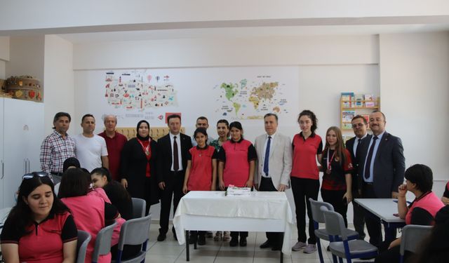 Turgutlu'da 33 bin 776 öğrenci karne heyecanı yaşadı