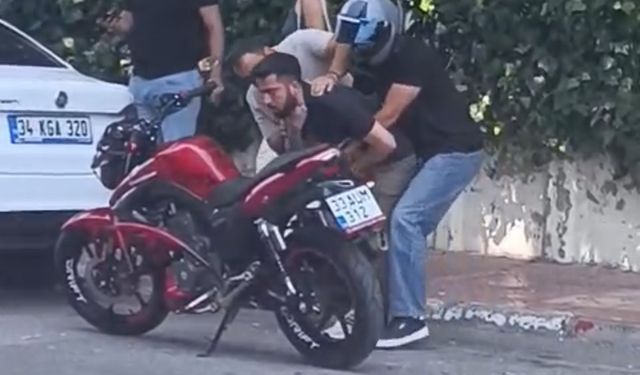 Boğazına şeker kaçtı motosikletlinin Heimlich manevrasıyla hayata tutundu