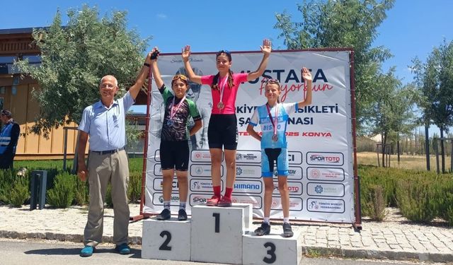 Akhisarlı pedallar Türkiye Şampiyonası’nda madalyaları kaptı
