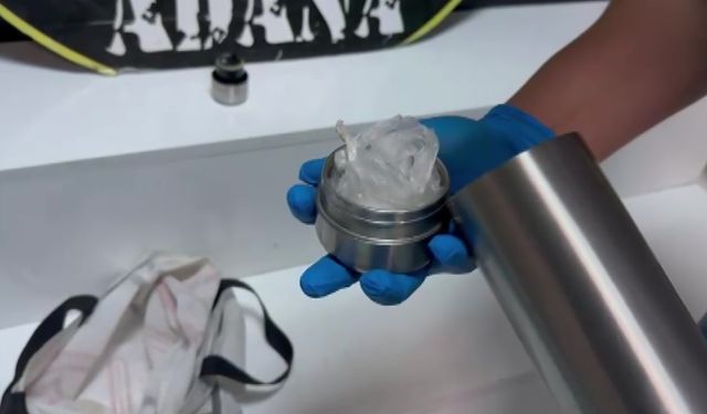 Termosa zulaladığı uyuşturucuyu polis buldu, 'içiciyim' savunması yaptı