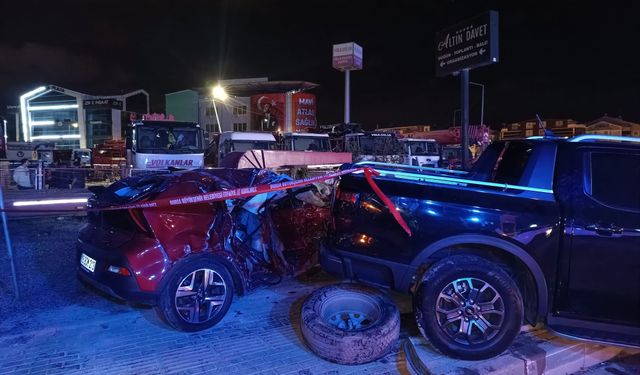 Alkollü sürücünün 2 kız kardeşi hayattan kopardığı kaza anı kamerada
