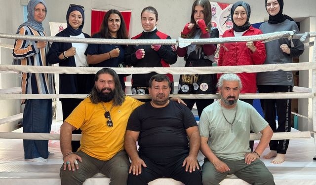 Kuruluş Osman oyuncuları Manisa Muaythai Eğitim Merkezi'ni ziyaret etti