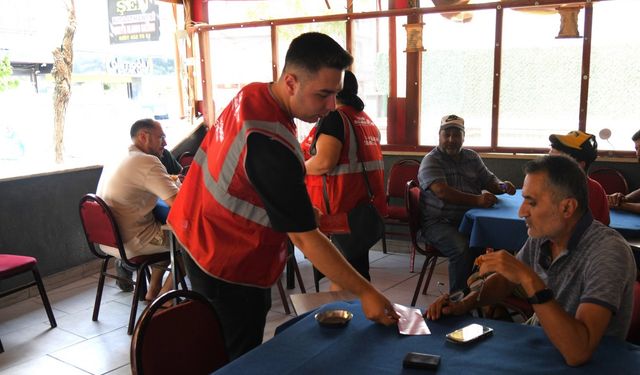 Yunusemre Belediyesi ekipleri kıraathanelerde vatandaşı dinliyor
